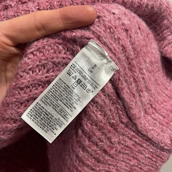 Old Navy Shaker-Stitch Tunic-Length Turtleneck Sweater - Picture 7 of 8